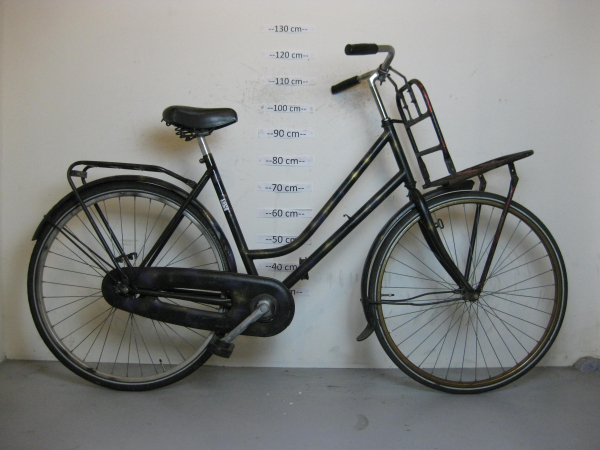 Zwarte transportfiets